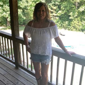 Meet your Posher, Debbie